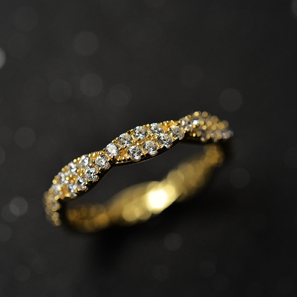 Golden Glamour: Women's Gold-Plated Silver Ring with Artificial Diamond