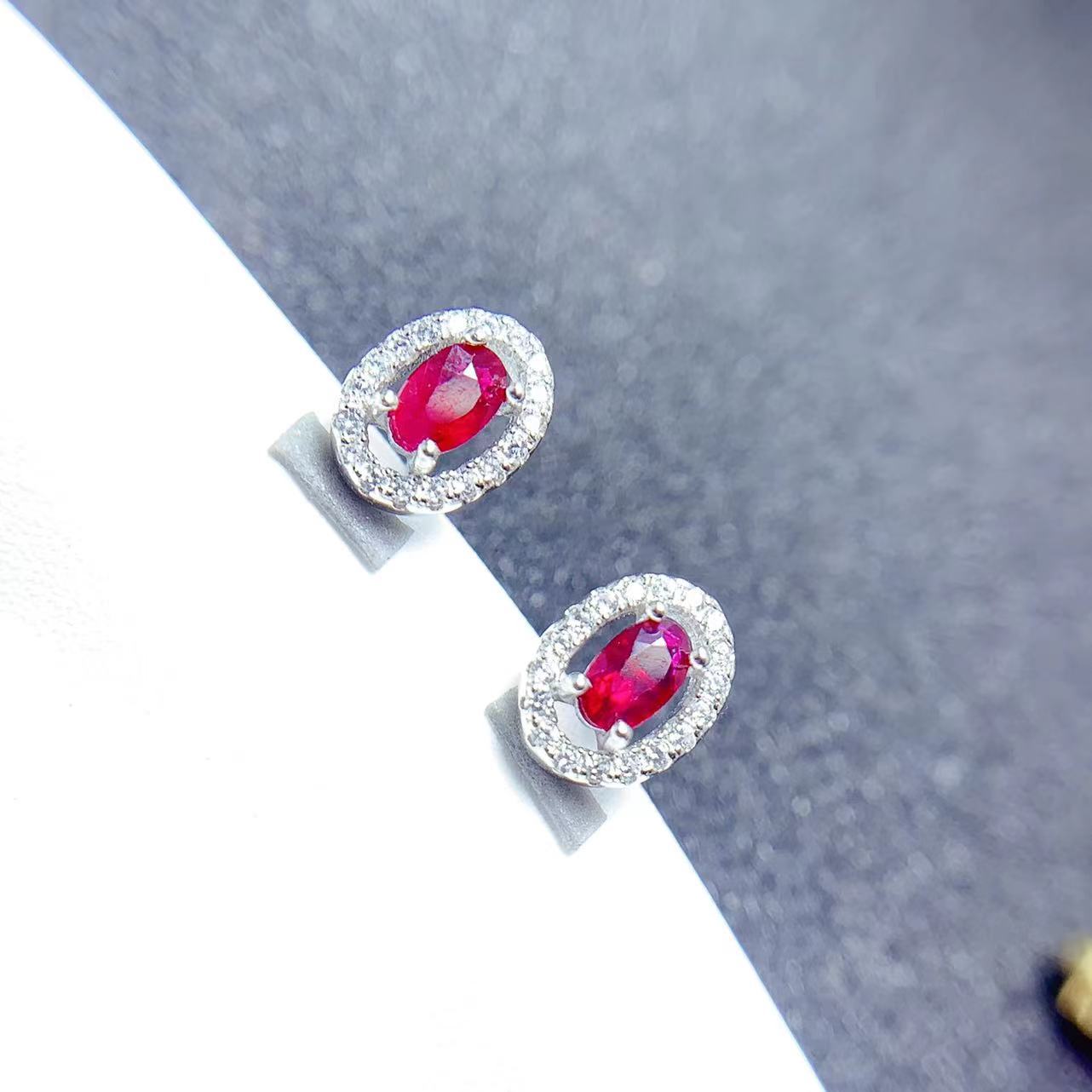 Natural Red Ruby Silver Stud Earrings detail