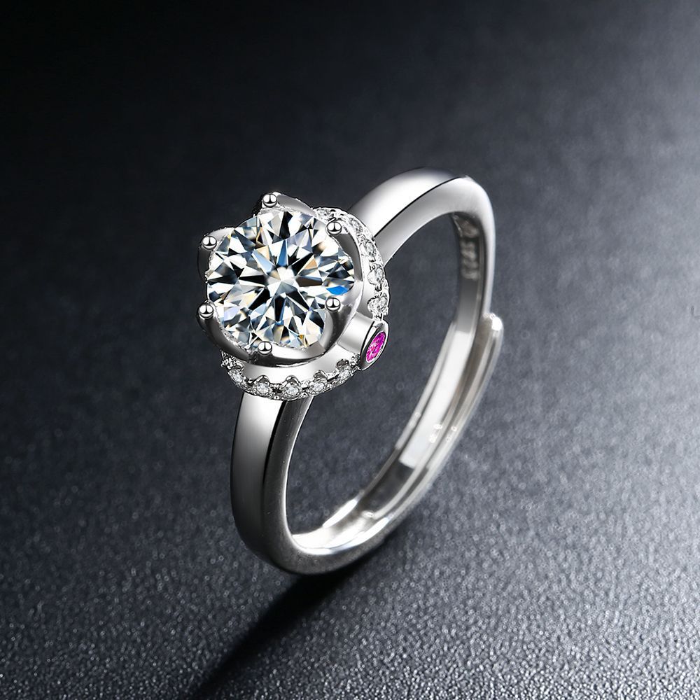 Women's Ring with Moissanite